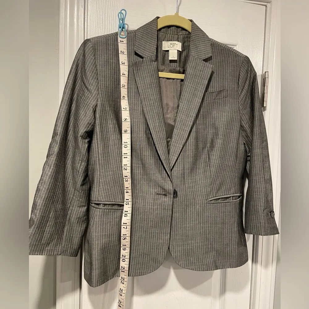 Loft Size 2 Gray Pin Stripe Cropped Button Fronr Blazer Jacket 3/4 Sleeve Pocket - Image 9