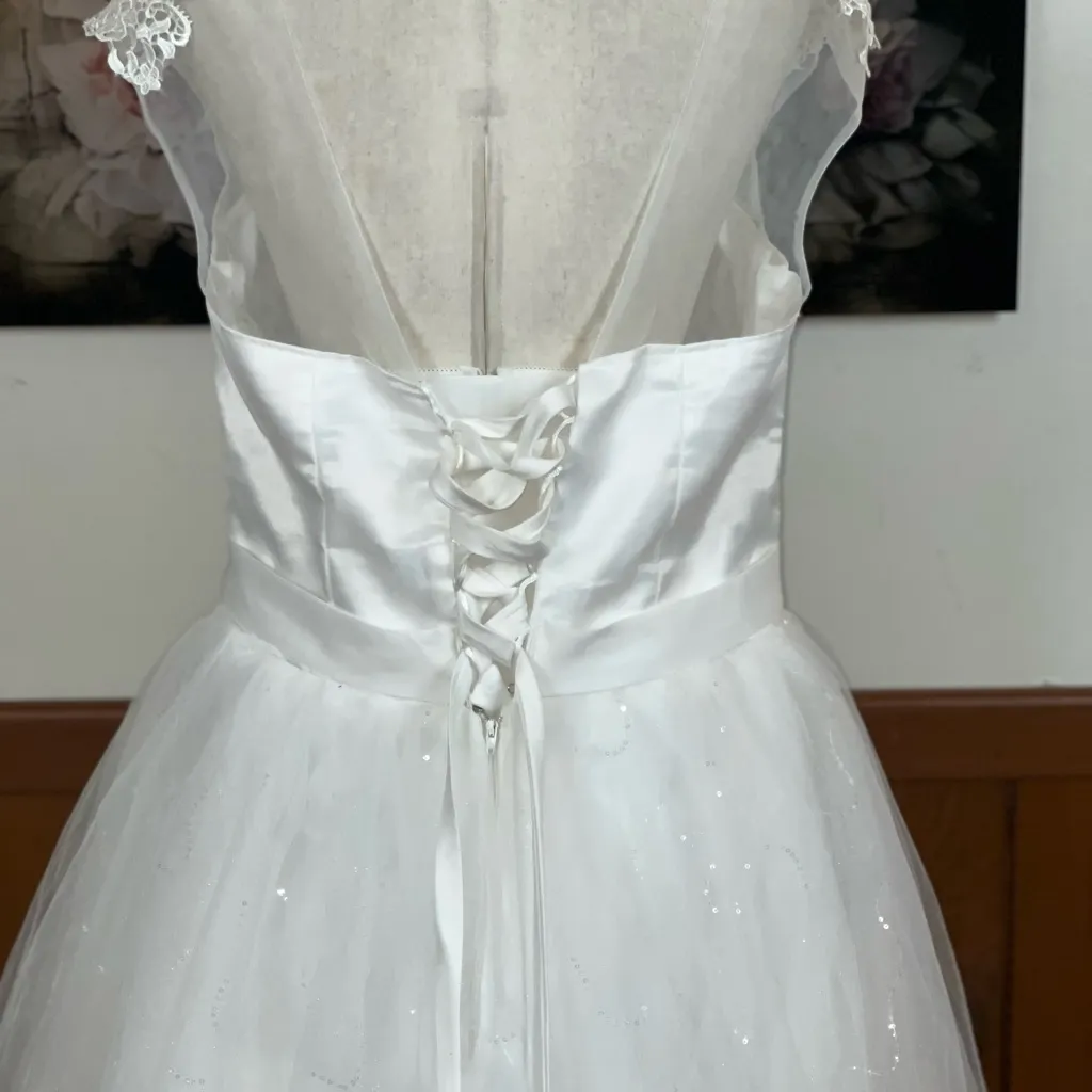 Gorgeous Boutique Tulle Wedding Gown! - Image 7