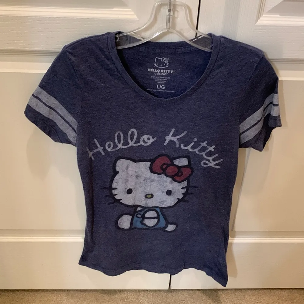 🎀 Hello Kitty T-Shirt L 🎀 - Image 2