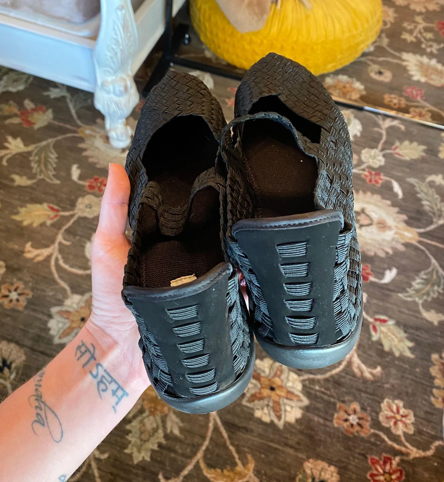 Unique Flat Shoes Size 9 - Image 2