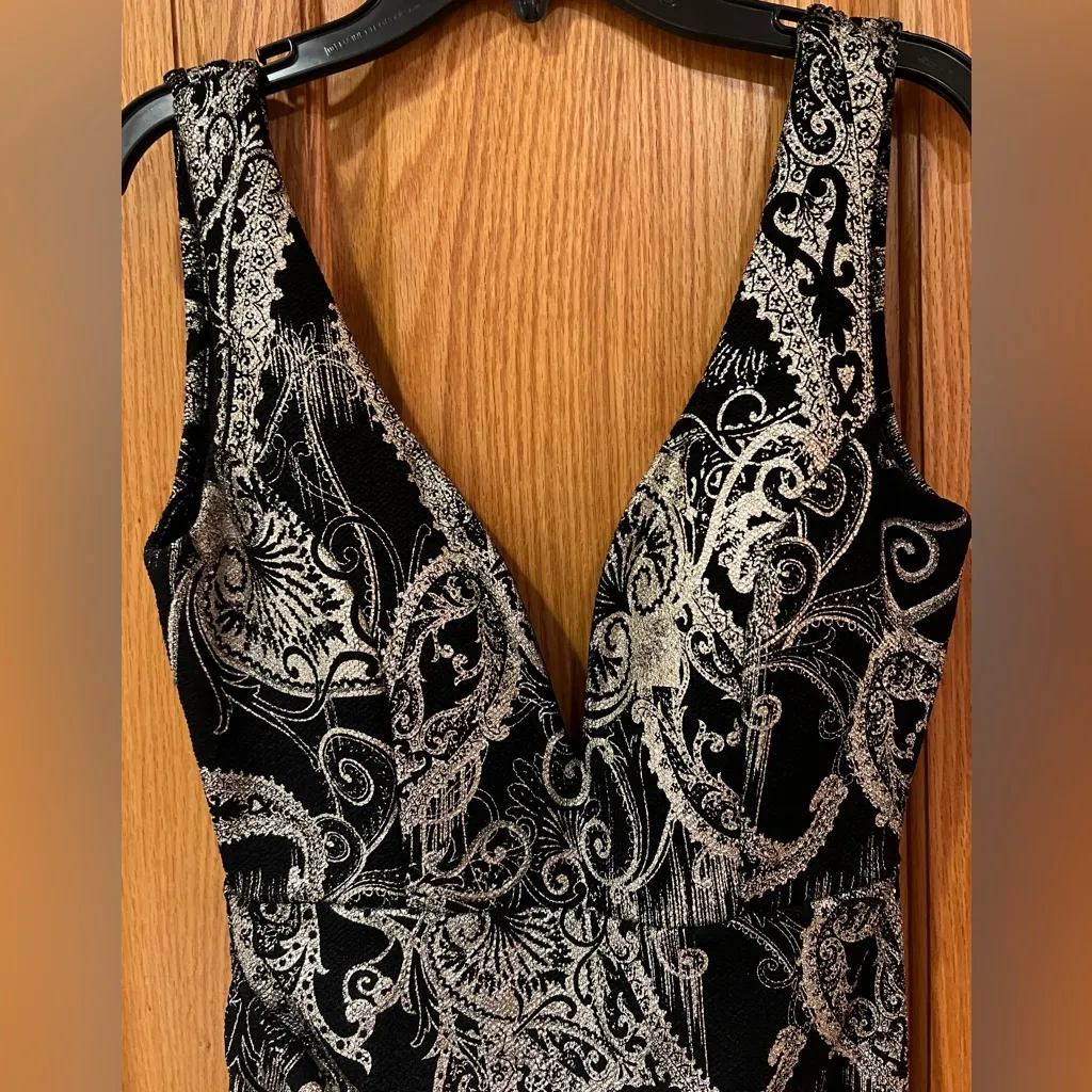 Windsor Black & Gold‎ Deep V-Neck Asymmetrical Hem Bodycon Mini Dress Size Small - Image 2