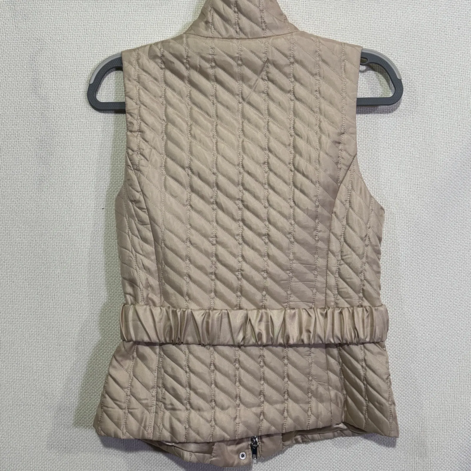 White House Black Market Quilted Belted Vest Womens Size S Beige - Image 6