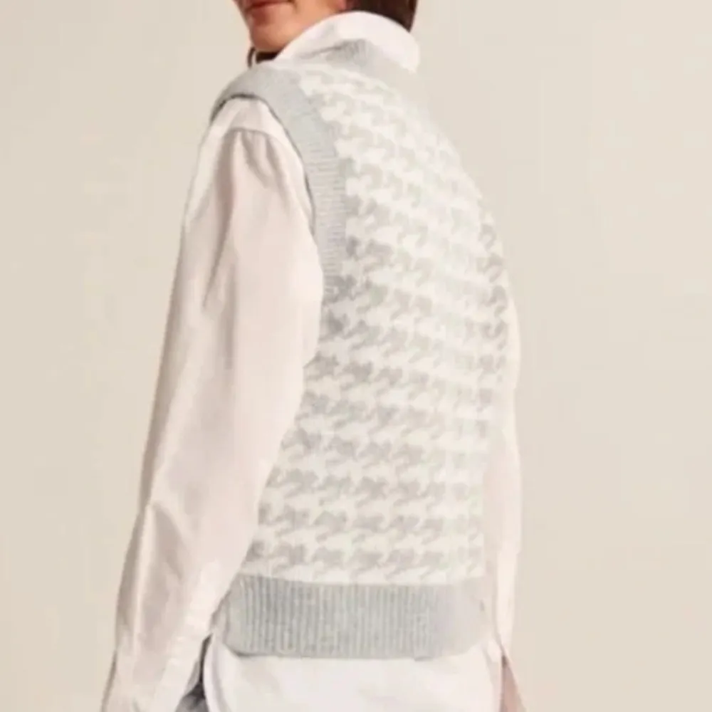 Abercrombie & Fitch V-Neck Sleeveless Sweater Vest Gray Houndstooth Size Small - Image 5