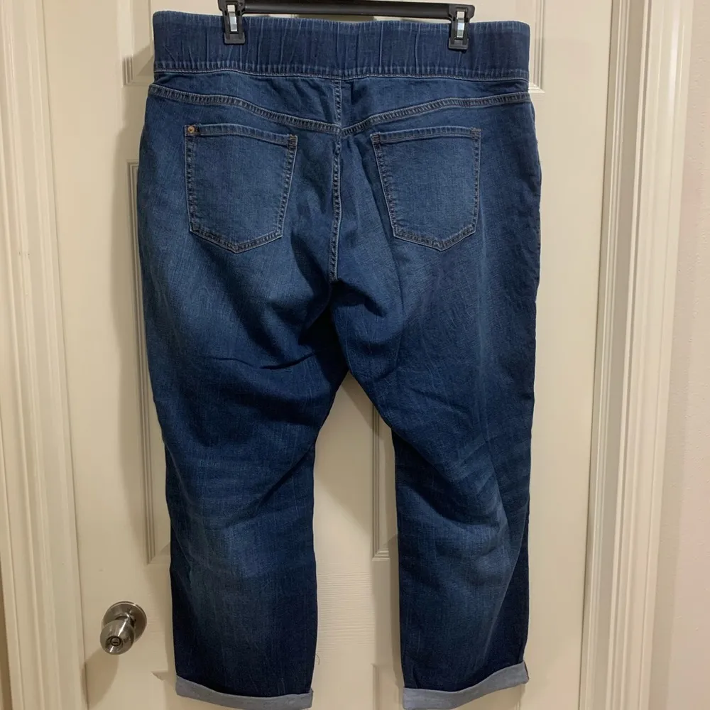 Old navy boyfriend cropped jeans size 24 plus long - Image 3