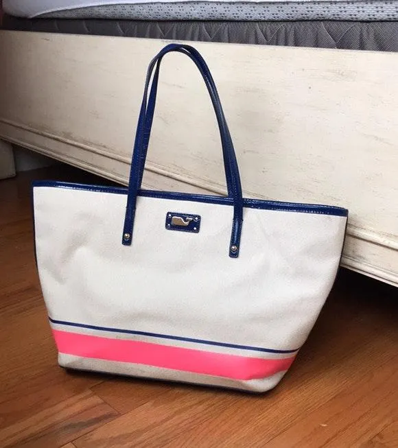 Vineyard Vines Purse - Image 2