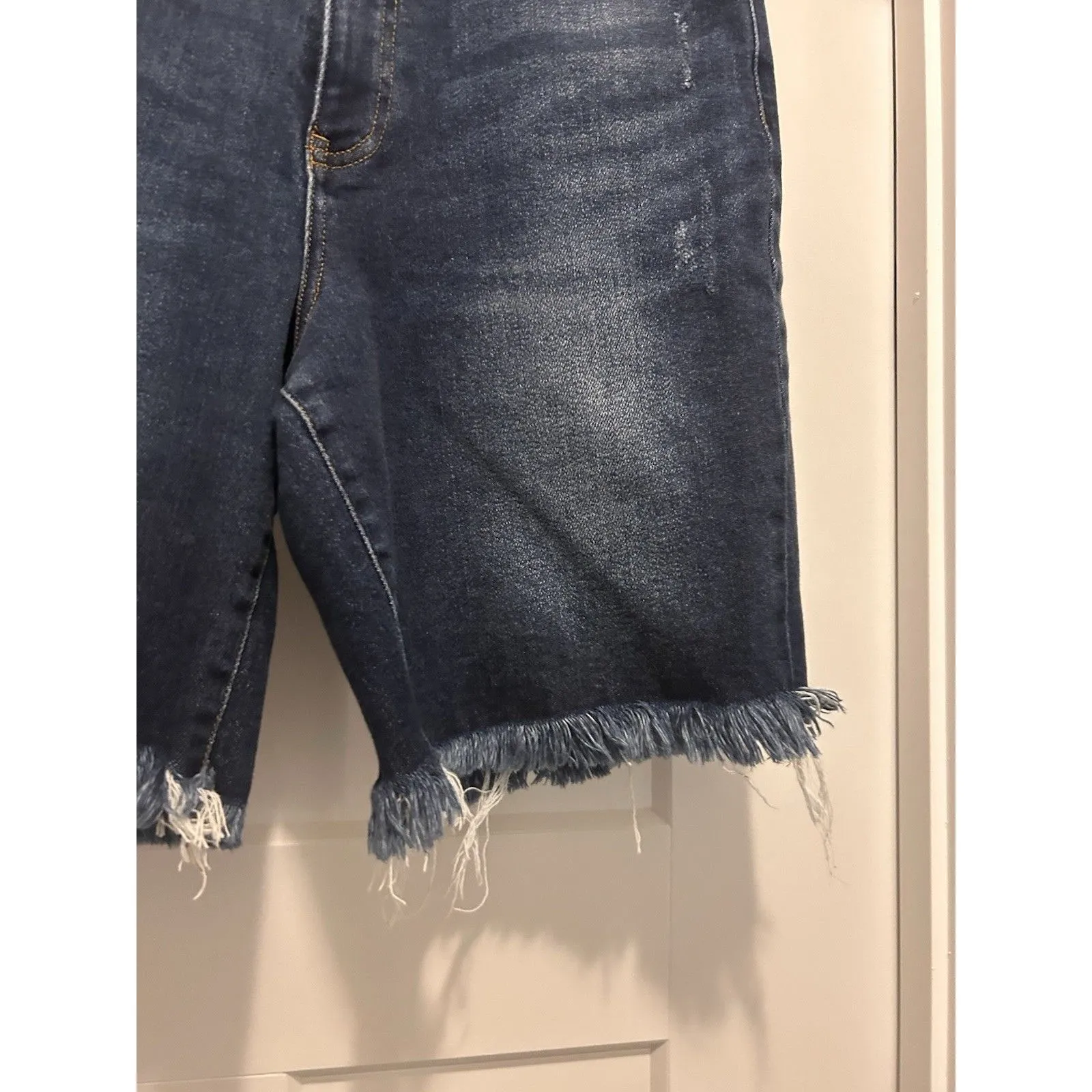 Risen Jeans Dark Wash Bermuda Shorts Women's Size Large Cut Off Stretchy Denim Blue - Image 2