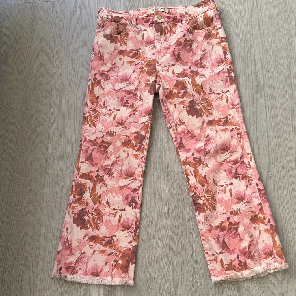 Liverpool Los Angeles Hannah Crop Flare with Fray Hem in Pink Floral print 10/30 - Image 3