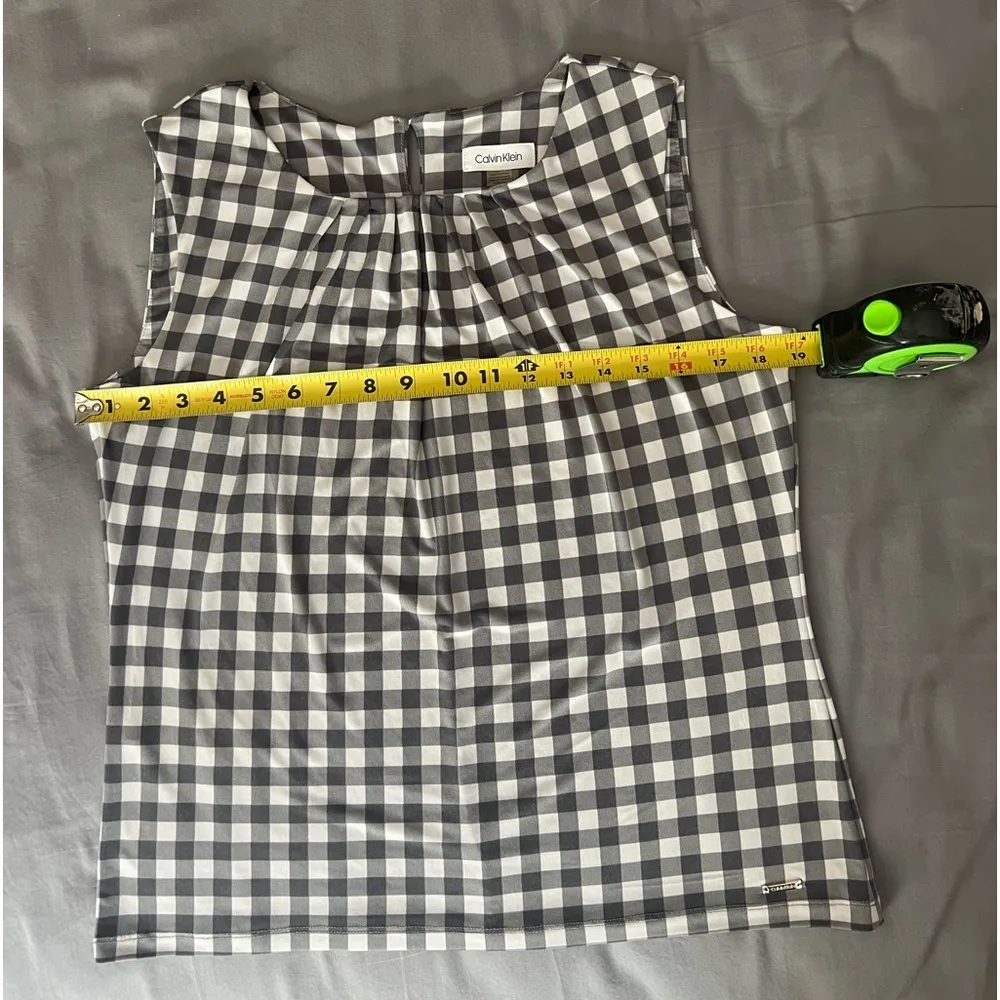 CalvinKlein Knit Checkered Pleated Crew Neck Sleeveless Top，Sz M - Image 9