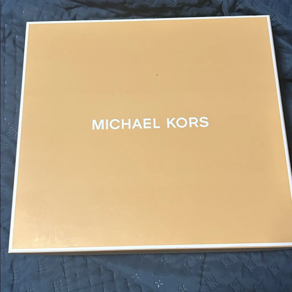 Michael Kors  Metallic Silver Wallet Set - Image 6