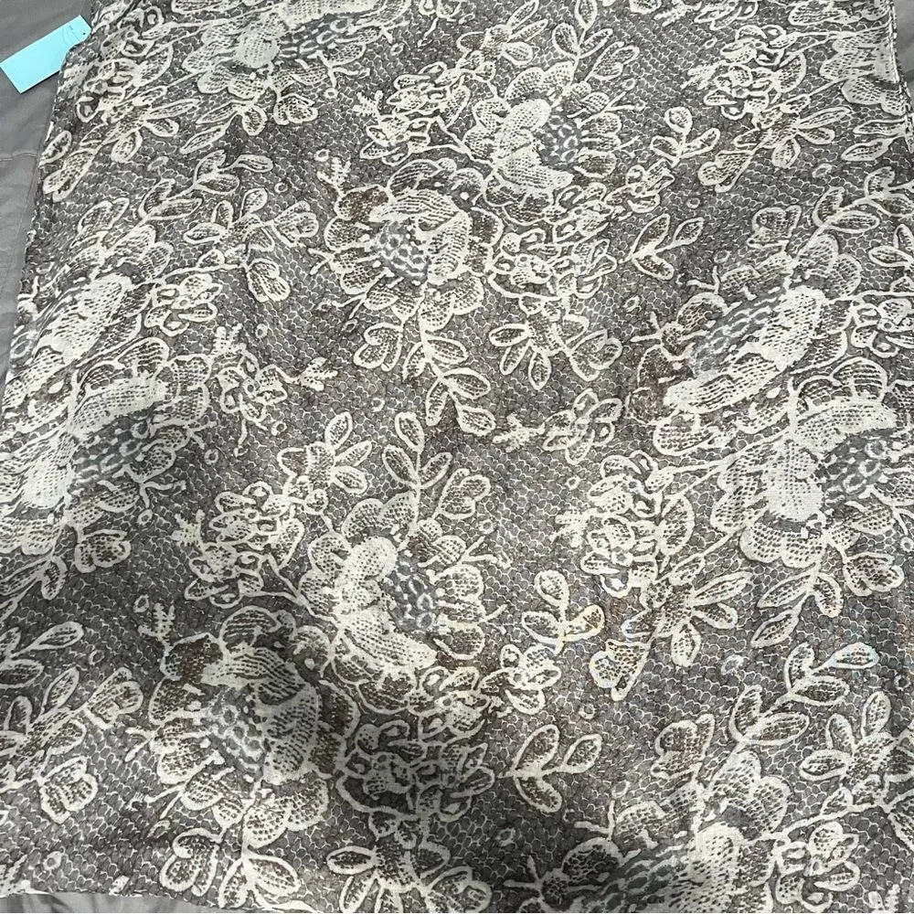 D&Y Grey & White Floral Lace Print Lightweight Infinity Scarf - Image 3