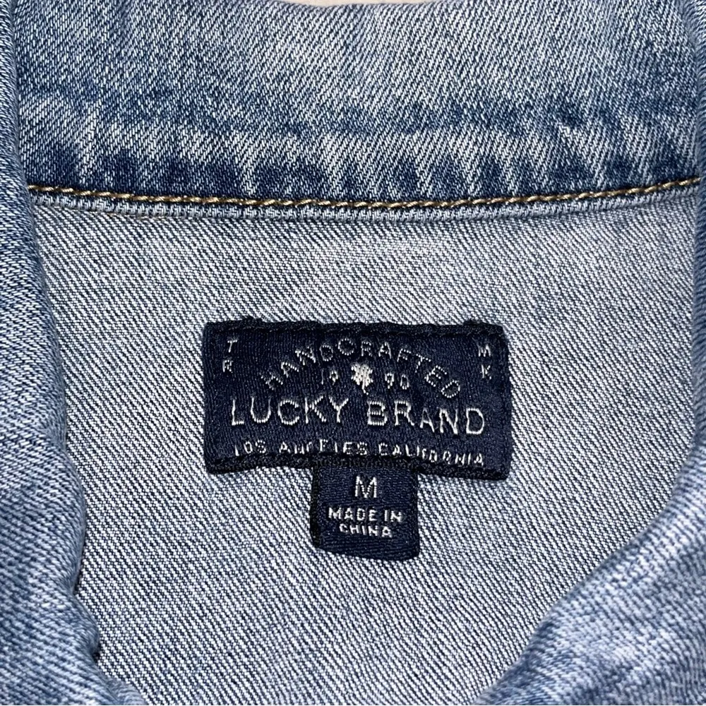 Lucky Brand Cropped Classic Denim Jean Jacket size Medium - Image 9