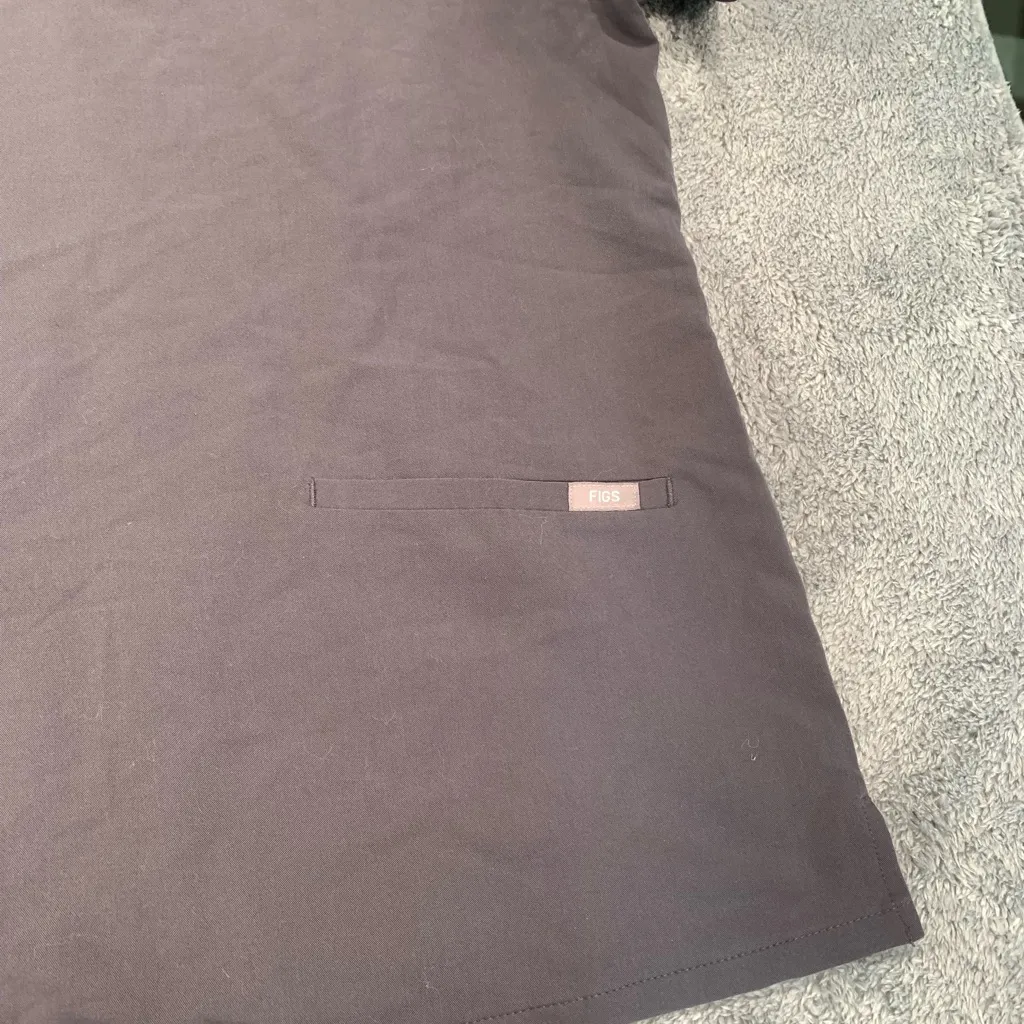 Figs V-Neck Short Sleeve scrub top Dark Gray - Image 2