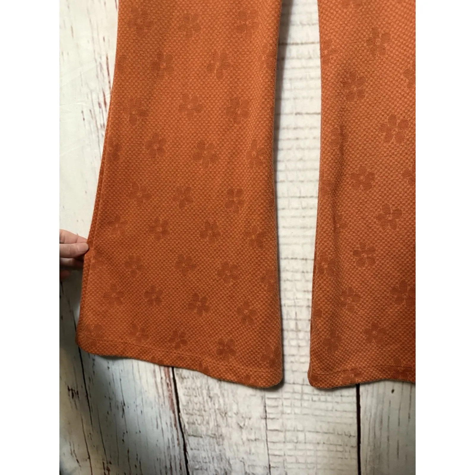 Billabong x The Salty Blonde HR 80's Flare Knit Pants Floral Orange Medium - Image 4