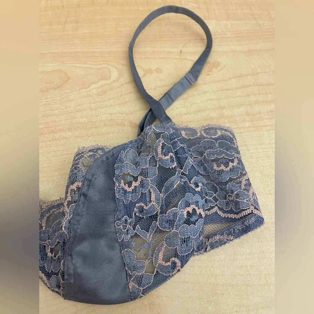 Christian Dior Intimates Purple Lace Underwire Bra Bead Accent; size 36C - Image 2