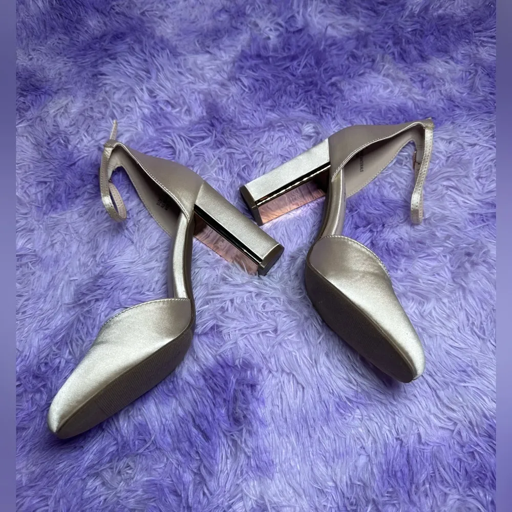 Lulus Golden Cream Satin Strappy Block Heel Closed Toe Women’s Classy Pumps 7M Size 7 - Image 4