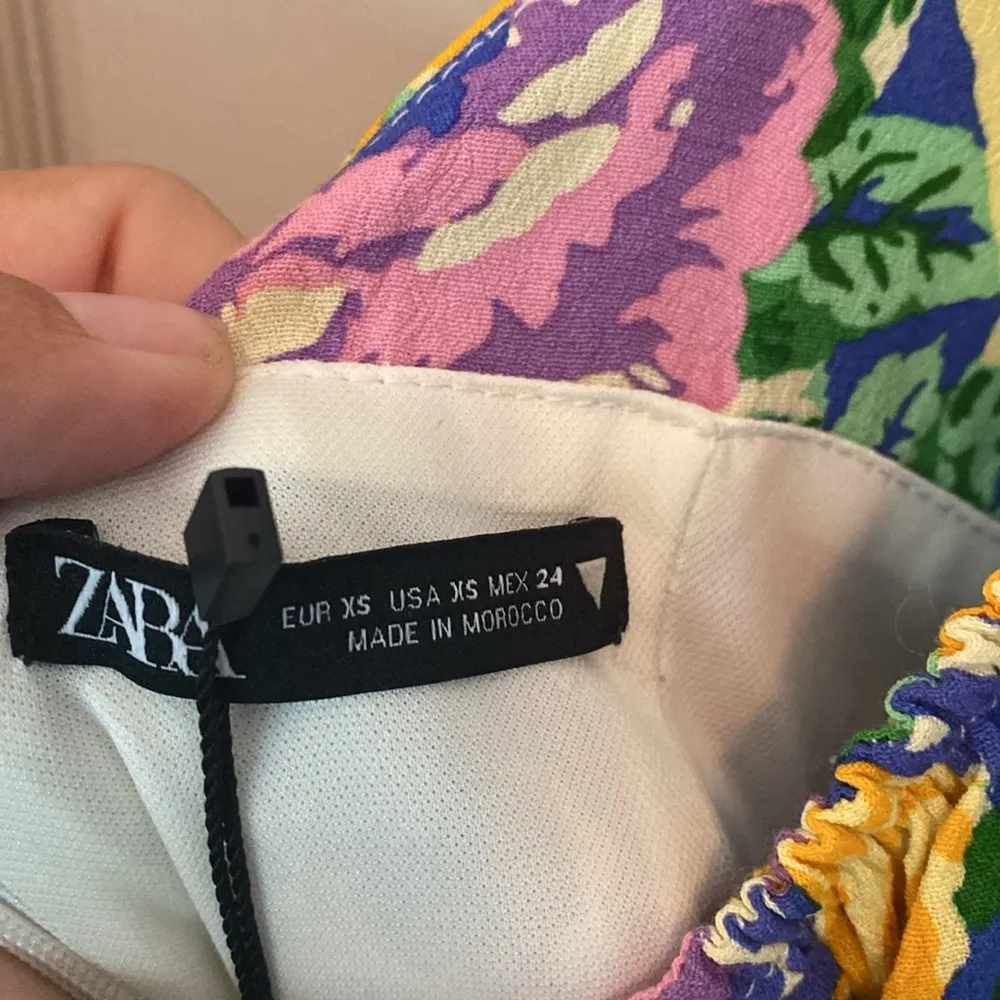 Zara Floral Mini Dress with Puff Sleeve Detail - Image 3