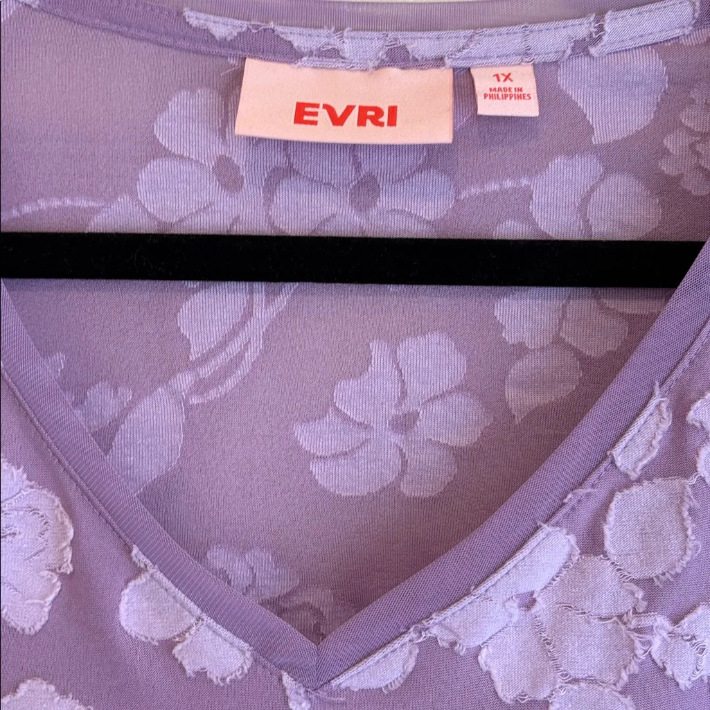 EVRI | NWT Lacy Lilac Purple Floral tee T - Image 2
