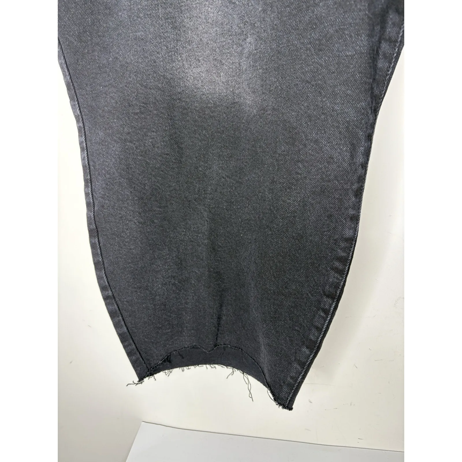 Torrid Plus Size 30 Black Jeans Crop Boyfriend Mid Rise Straight Leg Raw Hem NEW - Image 3