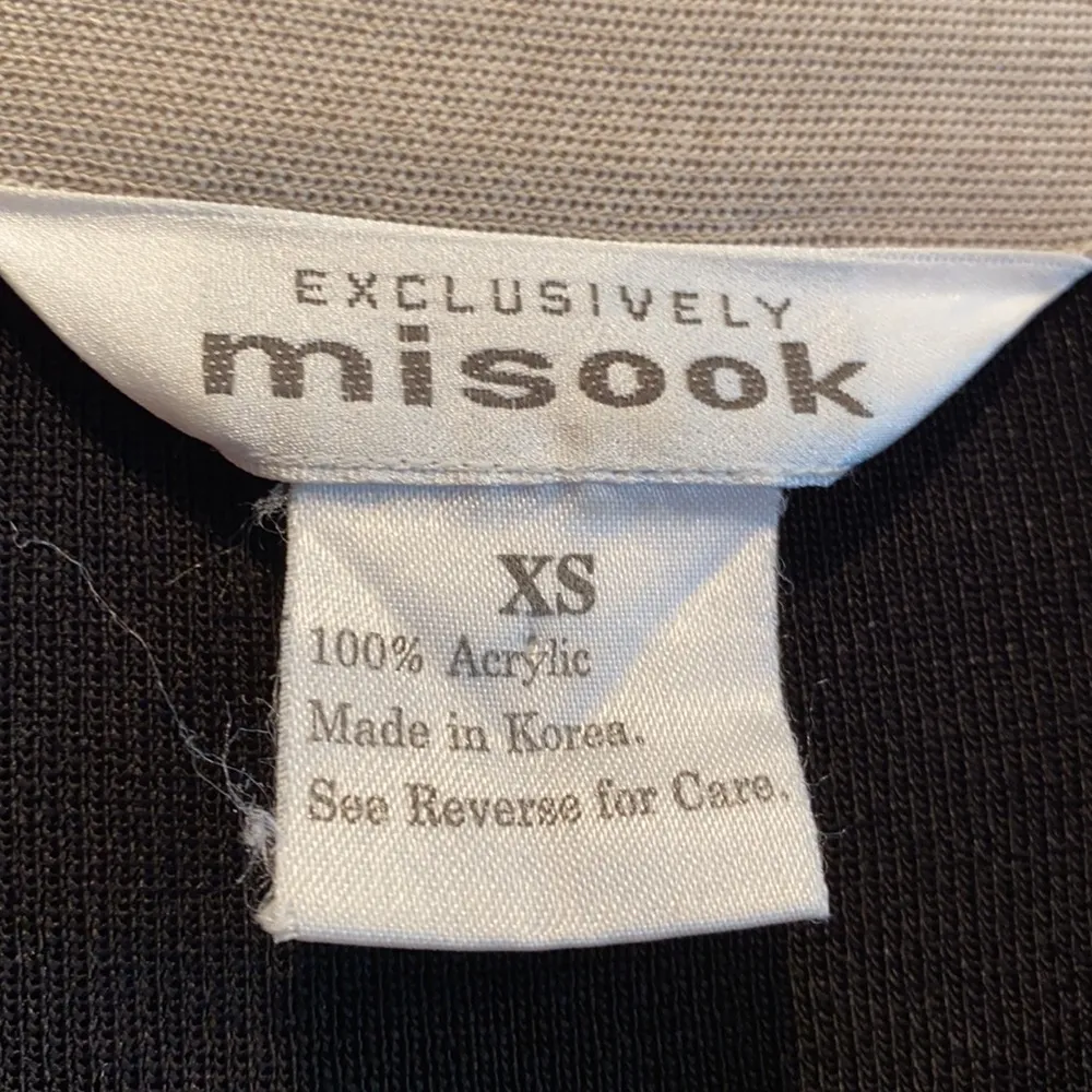 Misook Exclusively  Black V neck blouse - Image 4