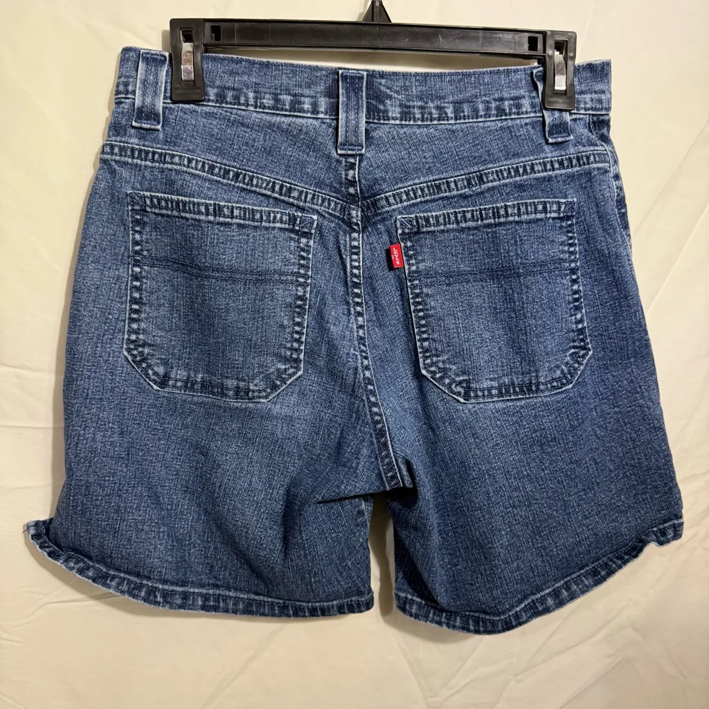 Vintage Levi's High Rise Large Pockets Blue Denim Shorts Size 8 - Image 2