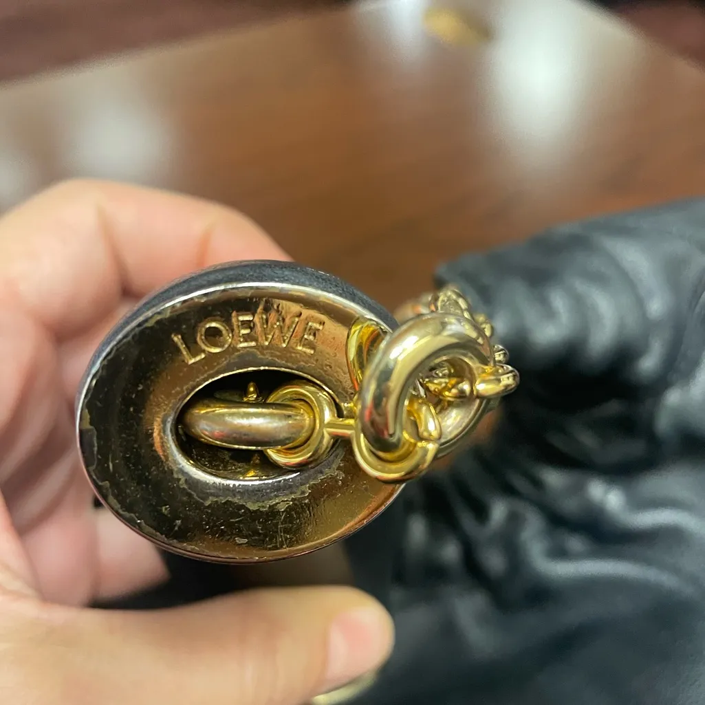 Loewe Small Squeeze bag in mellow nappa black lambskin - Image 7