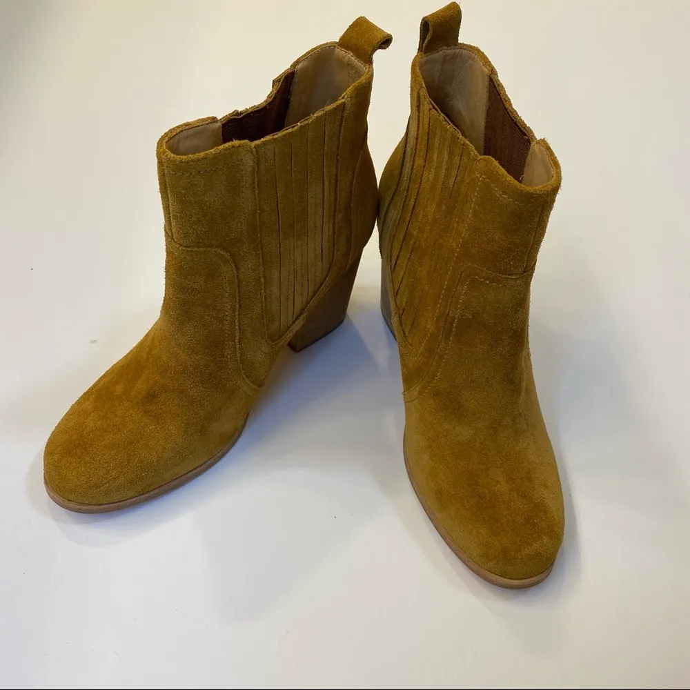 Anthropologie Bill Blass Women’s Bianca Buckthron leather ankle boots - Image 5