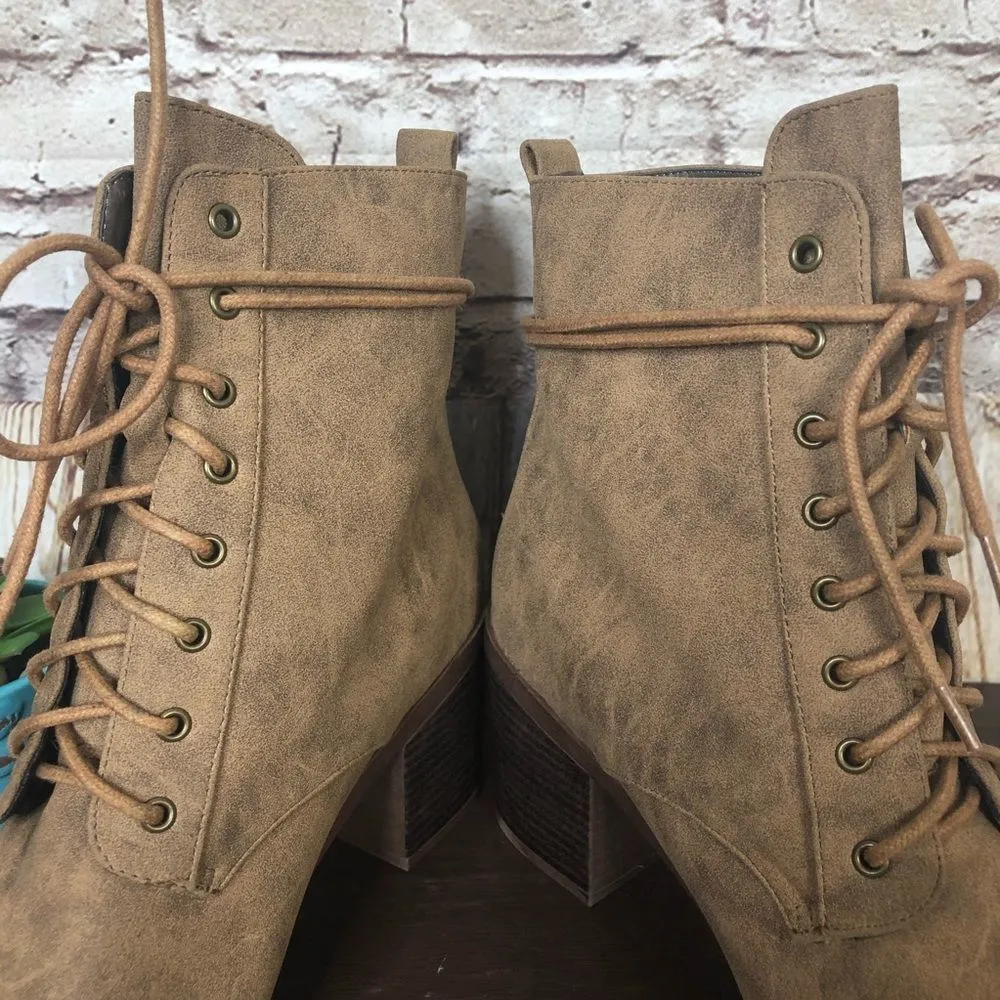 NEW Michael Antonio Wheat Camo Lace Up Heeled Boots Size 10 - Image 3