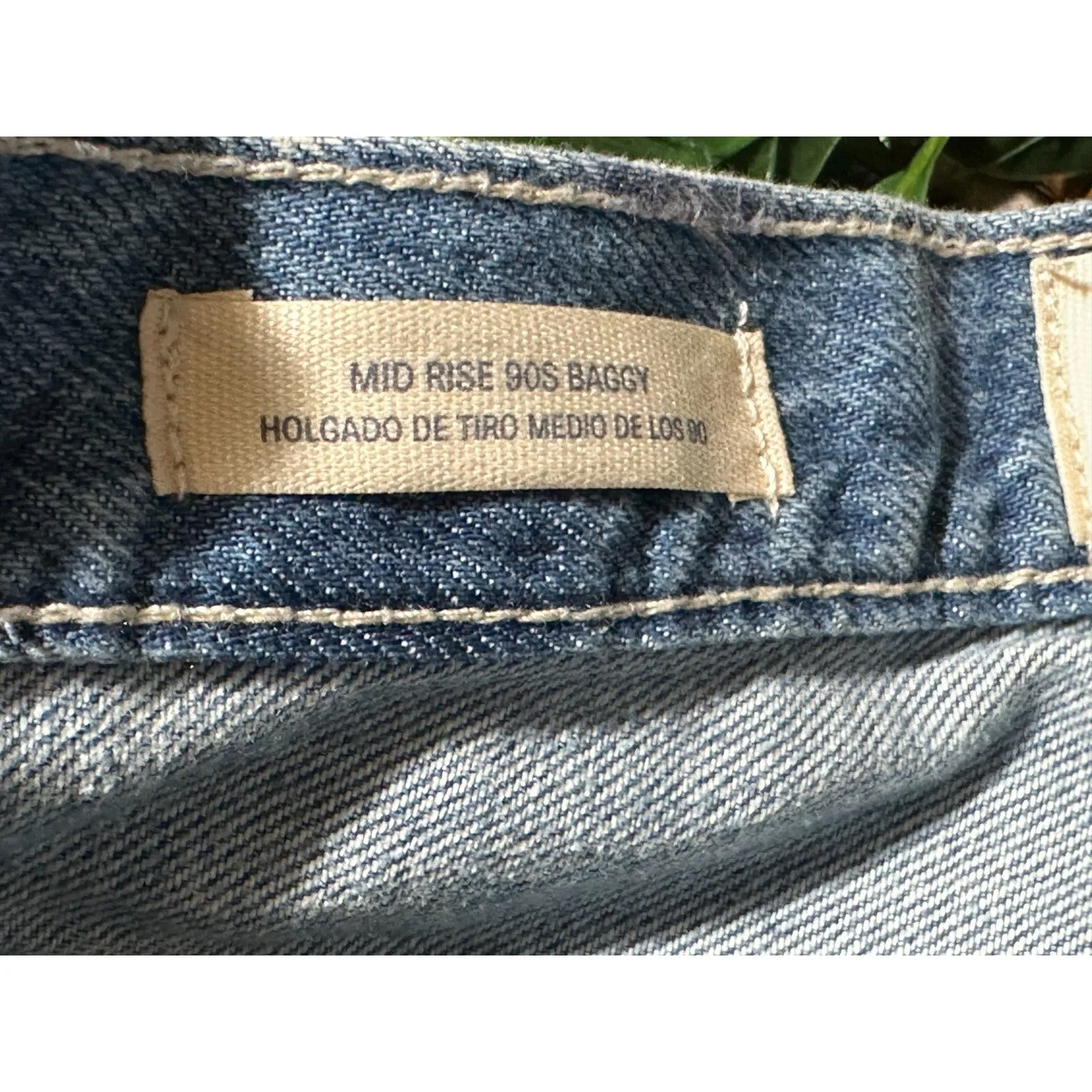 Universal Thread Mid Rise 90s Baggy Distressed Jean Size 2 Short NWT - Image 4