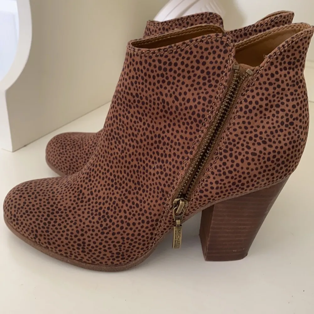 Leapord print zip up booties. - Image 2