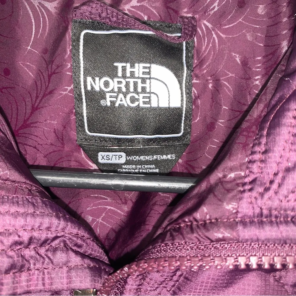Womens Size XS The North Face Purple Flower Pattern Puffer EUC - Image 2
