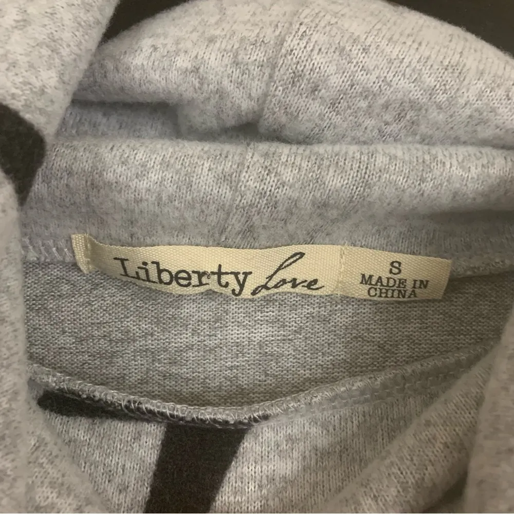 Liberty Love Cropped Gray Lightning Bolt Soft Turtle Neck Sweater Size S - Image 4