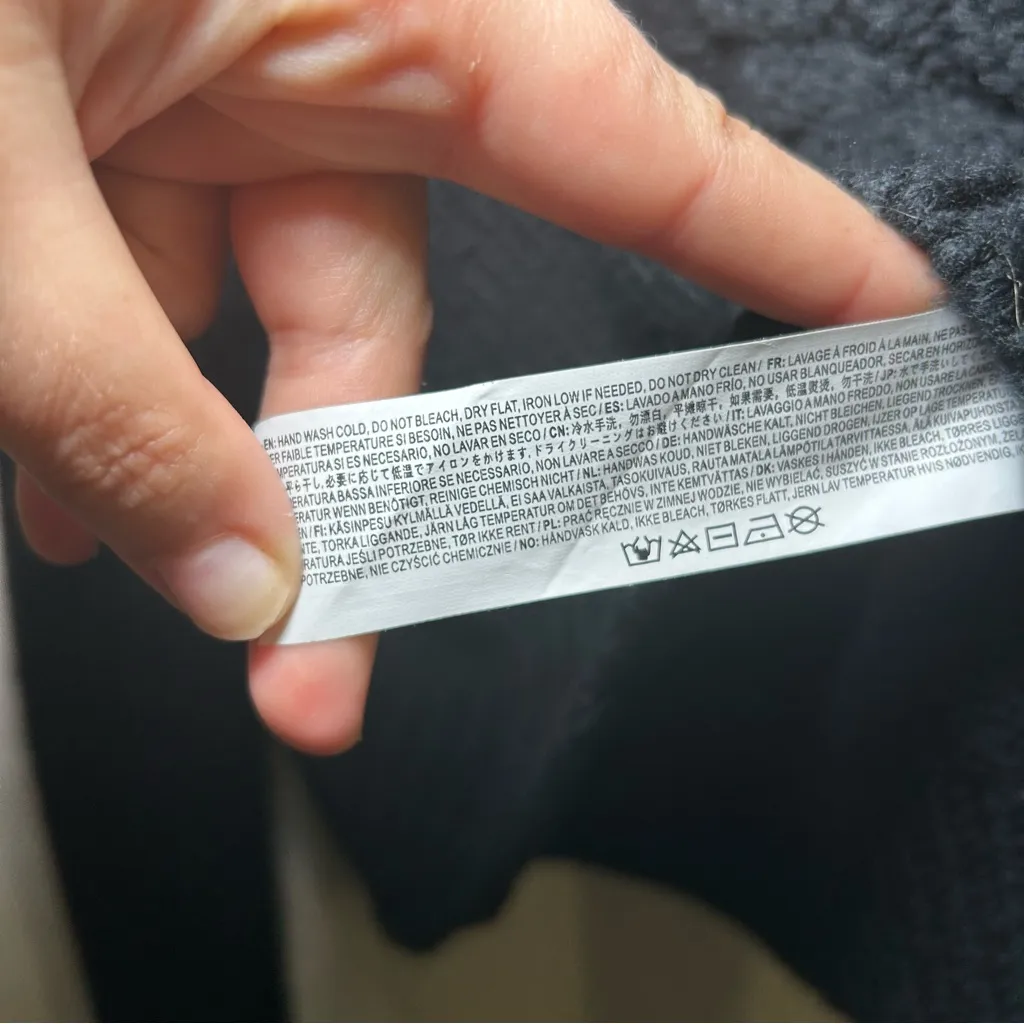 Moon River Anthropologie Off the shoulder cable knit cropped black sweater small - Image 5