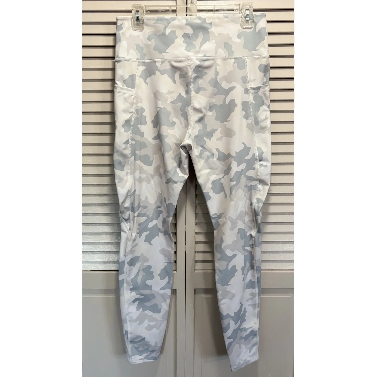 Just Fab Camo Ankle Leggings Size XL High Rise Activewear Pockets Cream/Gray EUC Gray - Image 3