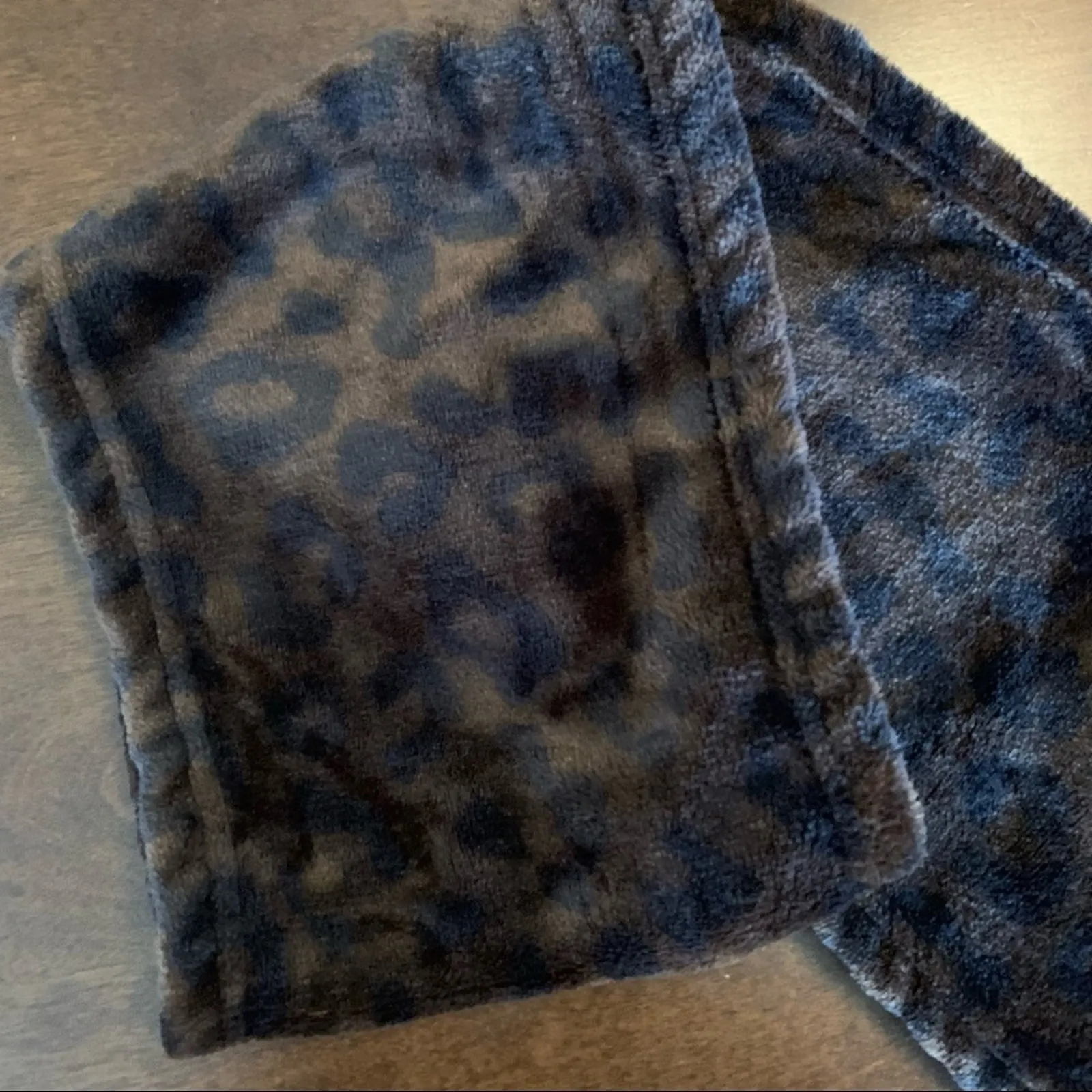 The Walking Company Animal Print Cheetah Leopard Soft Scarf Brown - Image 2