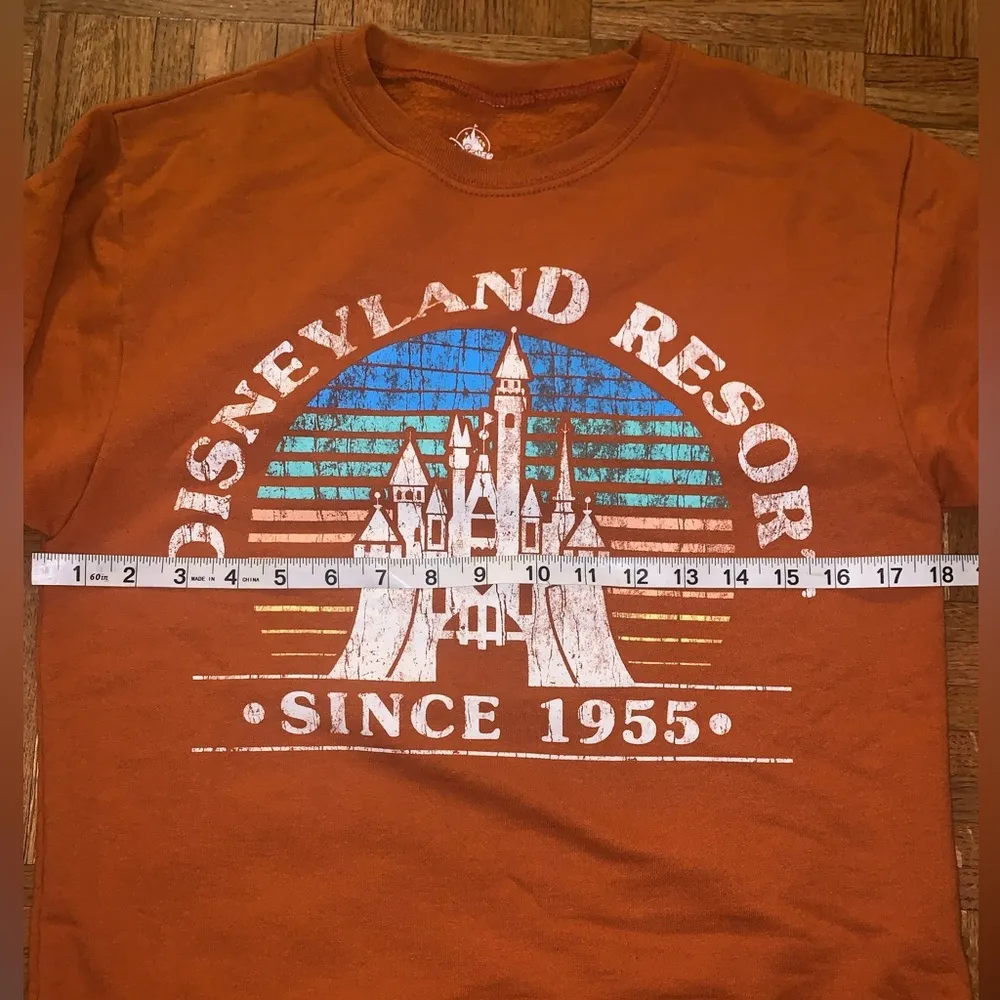 land Resort Sweatshirt - Image 4