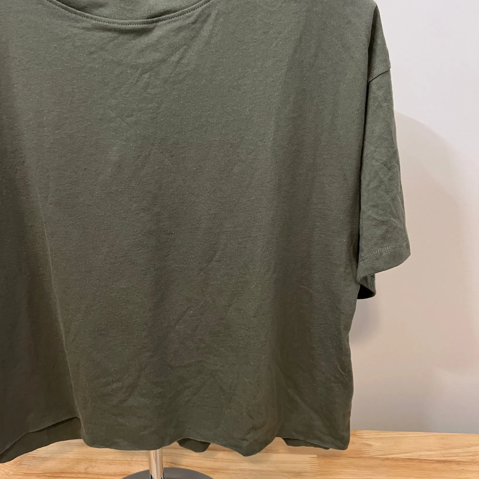Wild Fable Women's Olive Green Short Sleeve Cropped T-Shirt - Size Small - NWT - Image 3