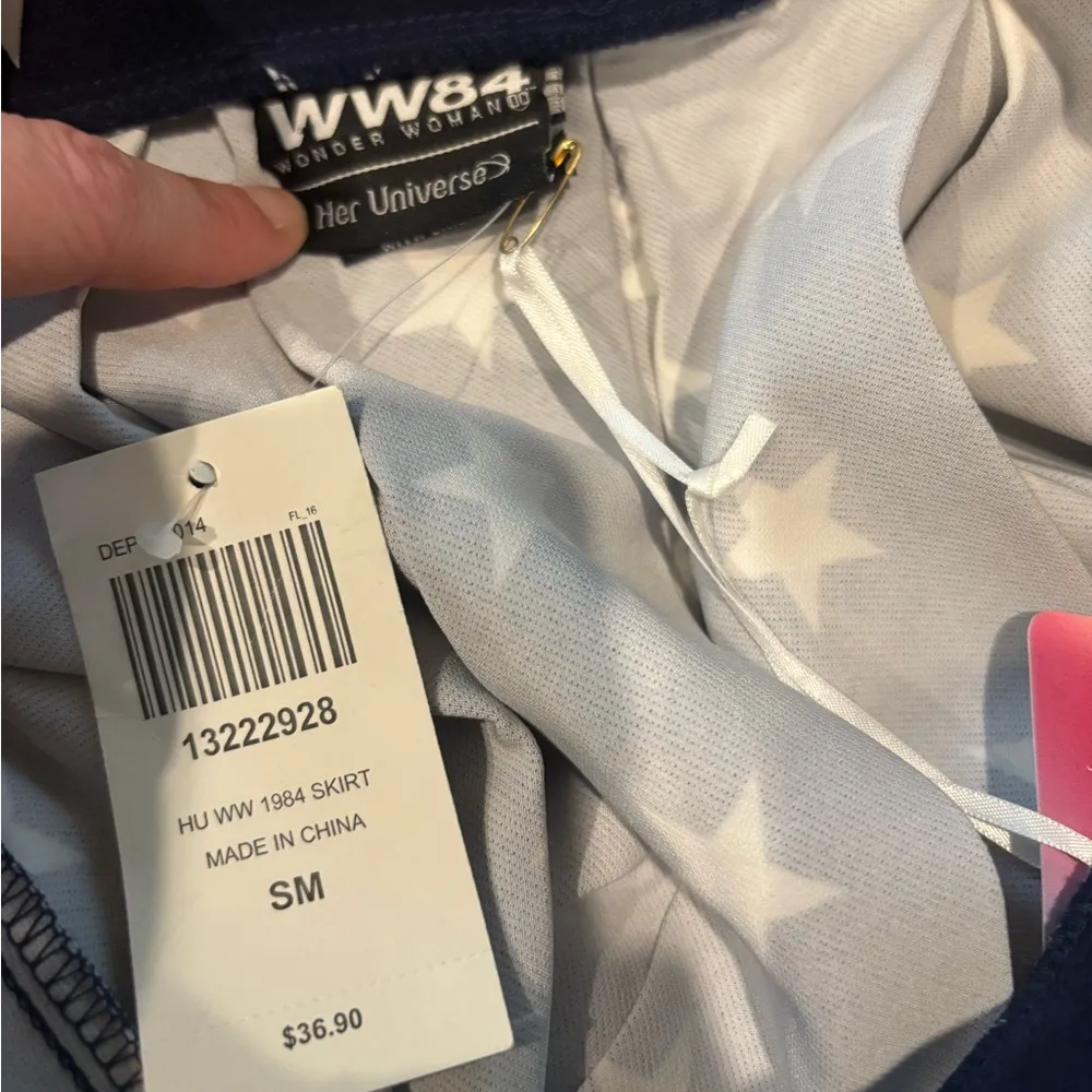 Her Universe DC Comics Wonder Woman 1984 Star Pleated Skirt Small - NWT - Image 4