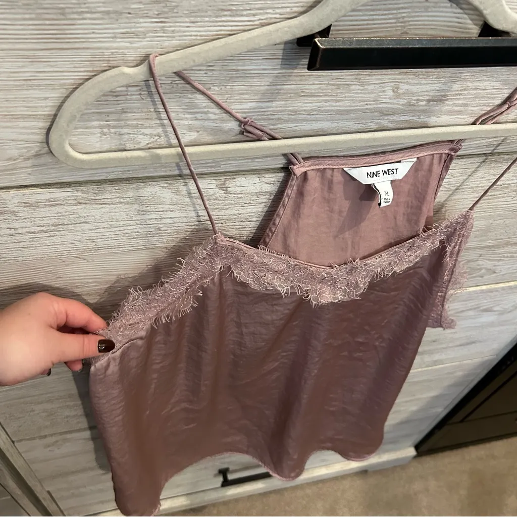 Nine West V neck lace cami in dusty purple - Image 2