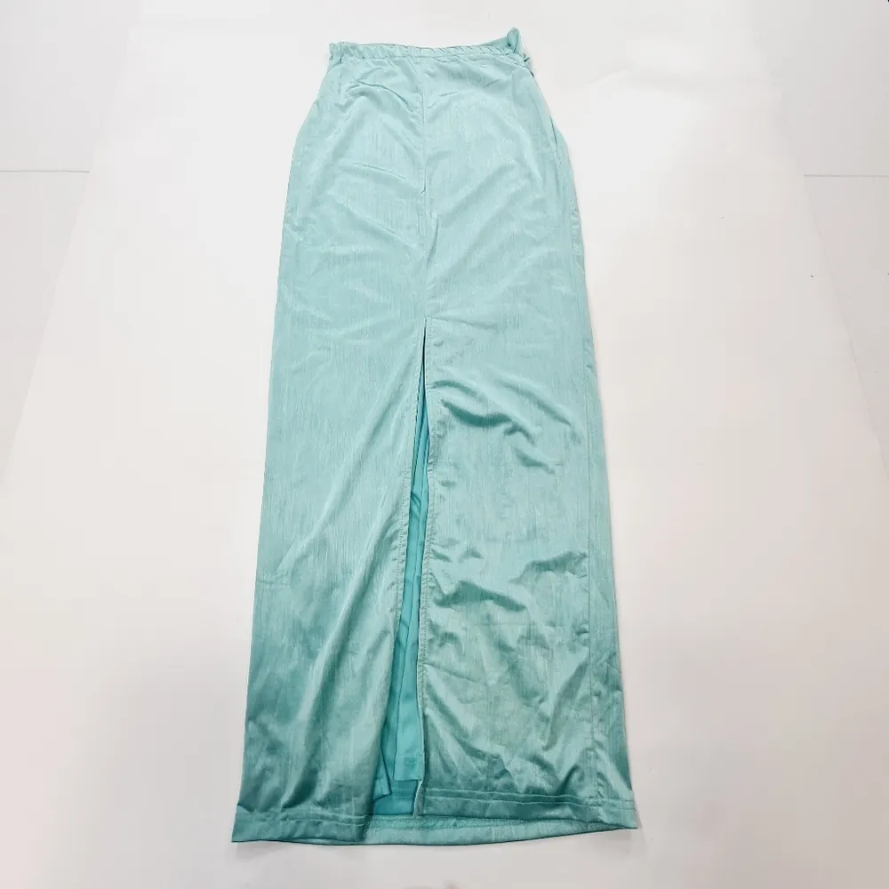Superdown Joana Maxi Skirt in Teal - Image 11