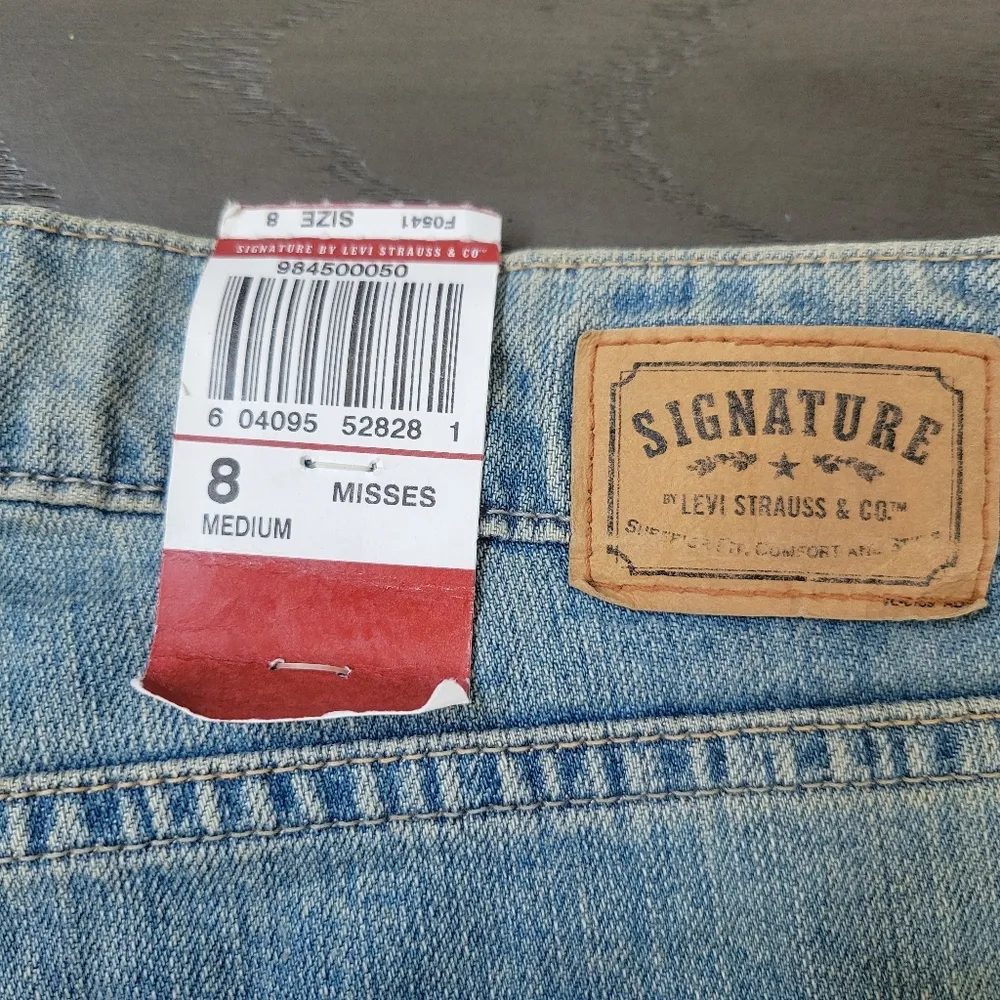 Nwt Levi Strauss signatory low rise boot cut jeans denim size 8 women's Blue - Image 5