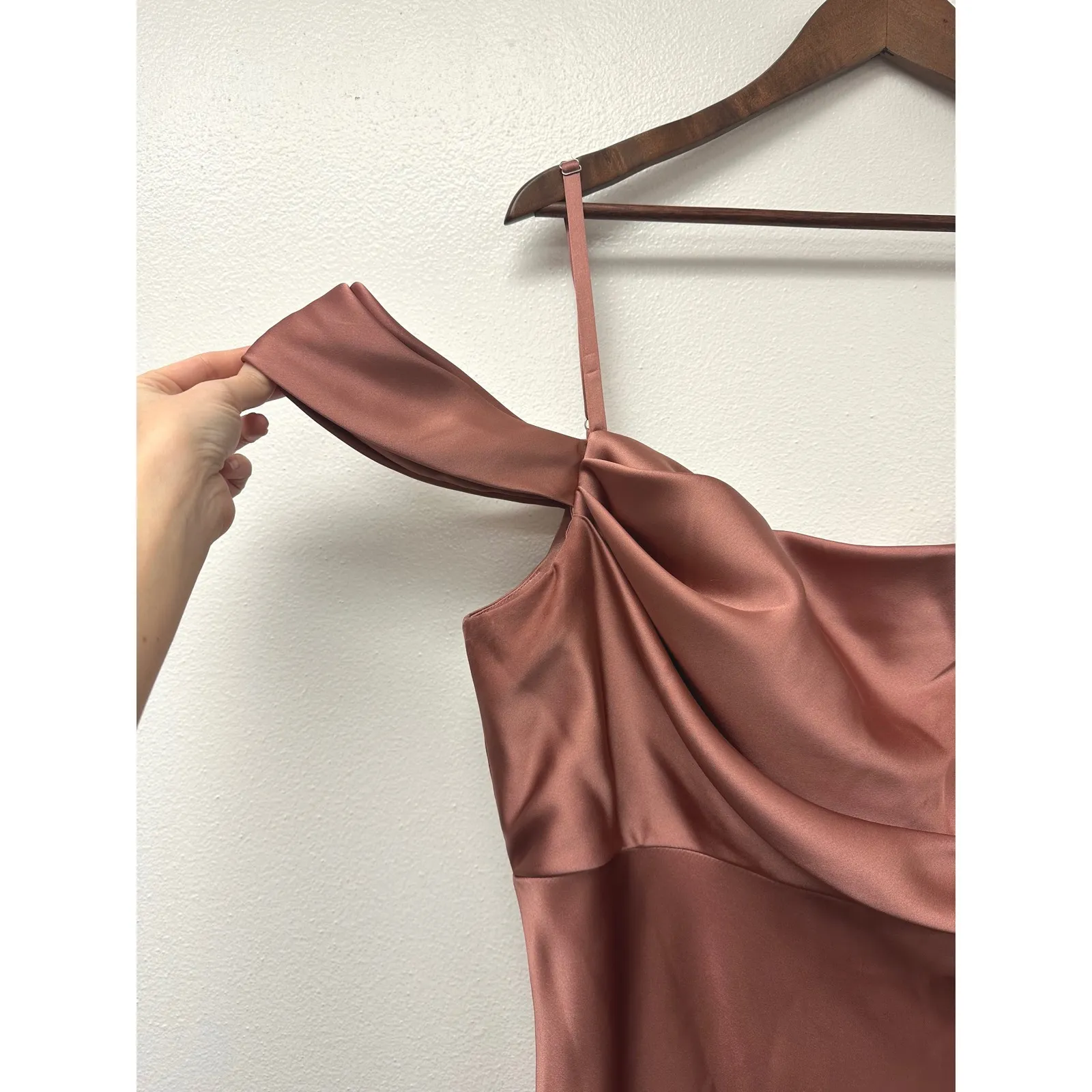 Revelry Sienna Satin Drop Shoulder Side Slits Dress in Copper Size 24 Orange - Image 4