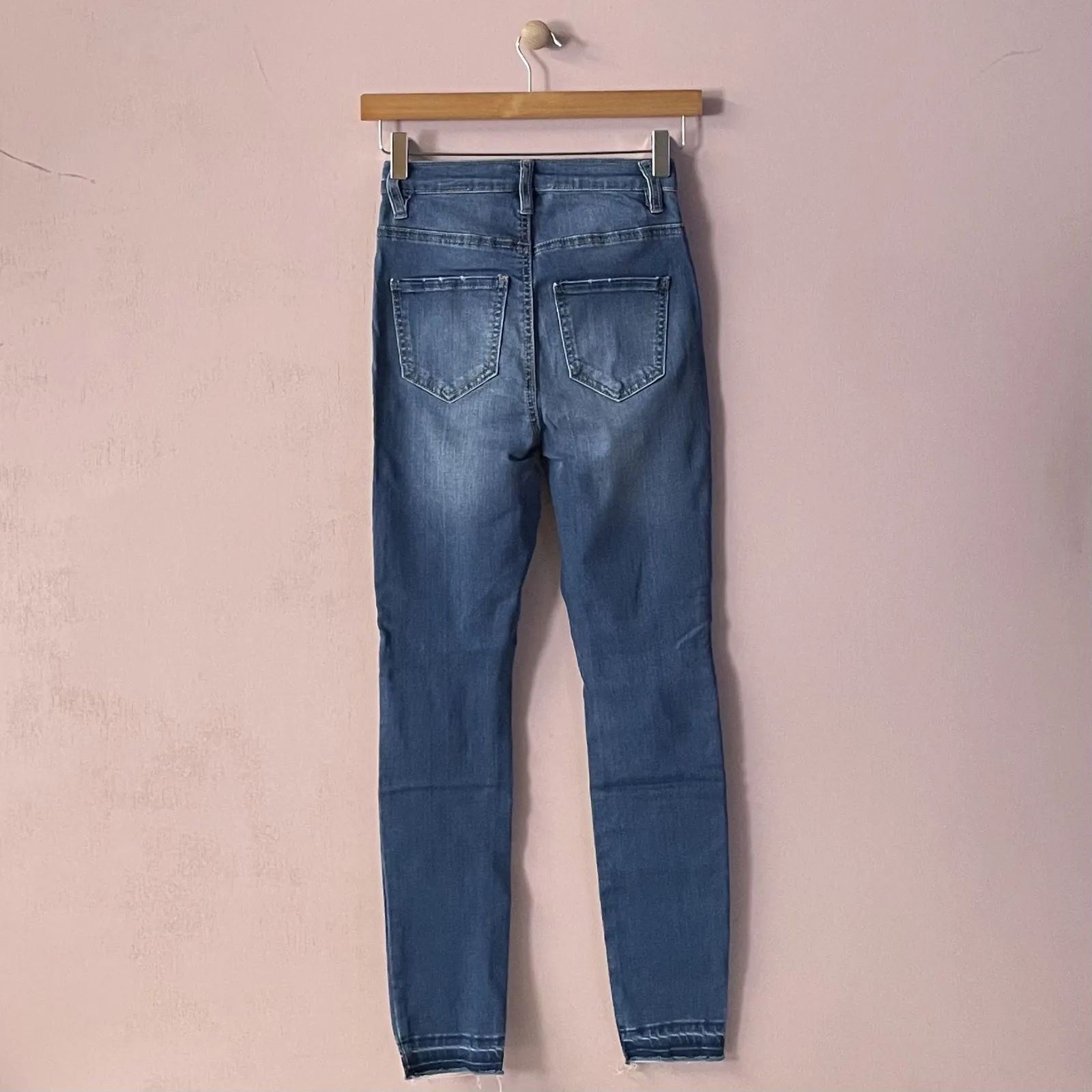 Charlotte Russe Refuge Medium Wash Distressed High Waisted Skinny Jeans Sz 0 EUC - Image 2