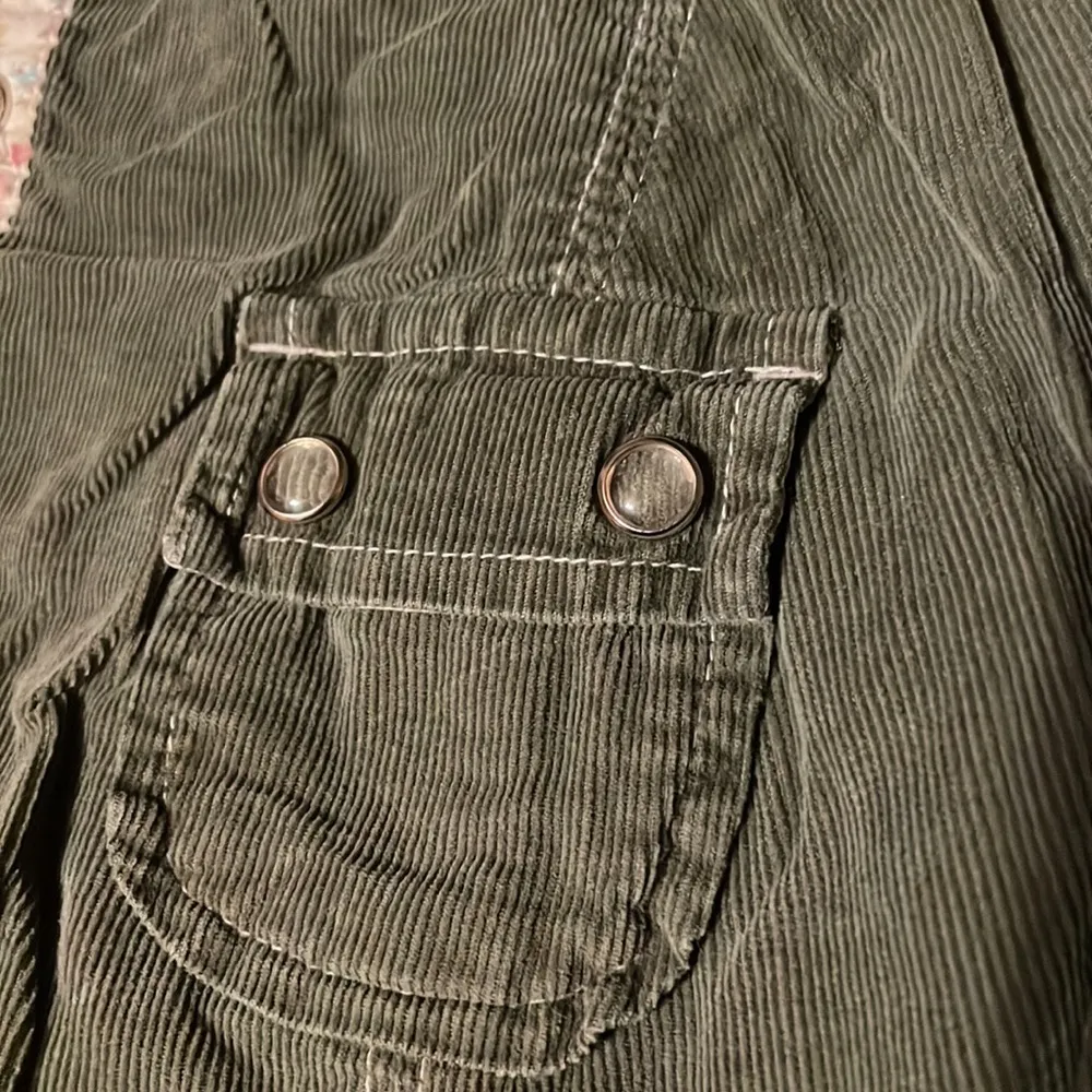 Motherhood nursing wear olive green corduroy snap front shirt with built in camo - Image 3