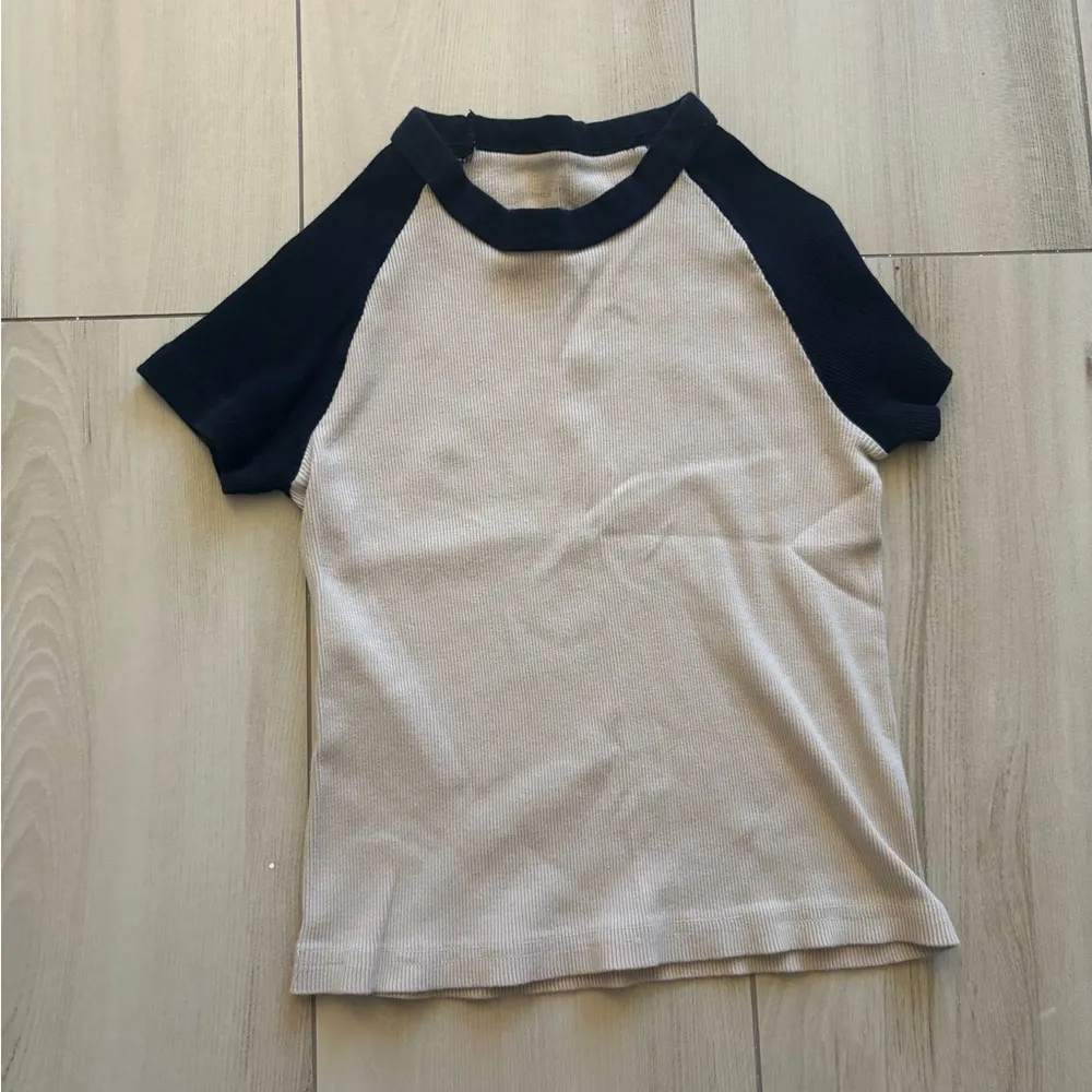 brandy melville tan and navy bella short sleeve crop top - Image 2