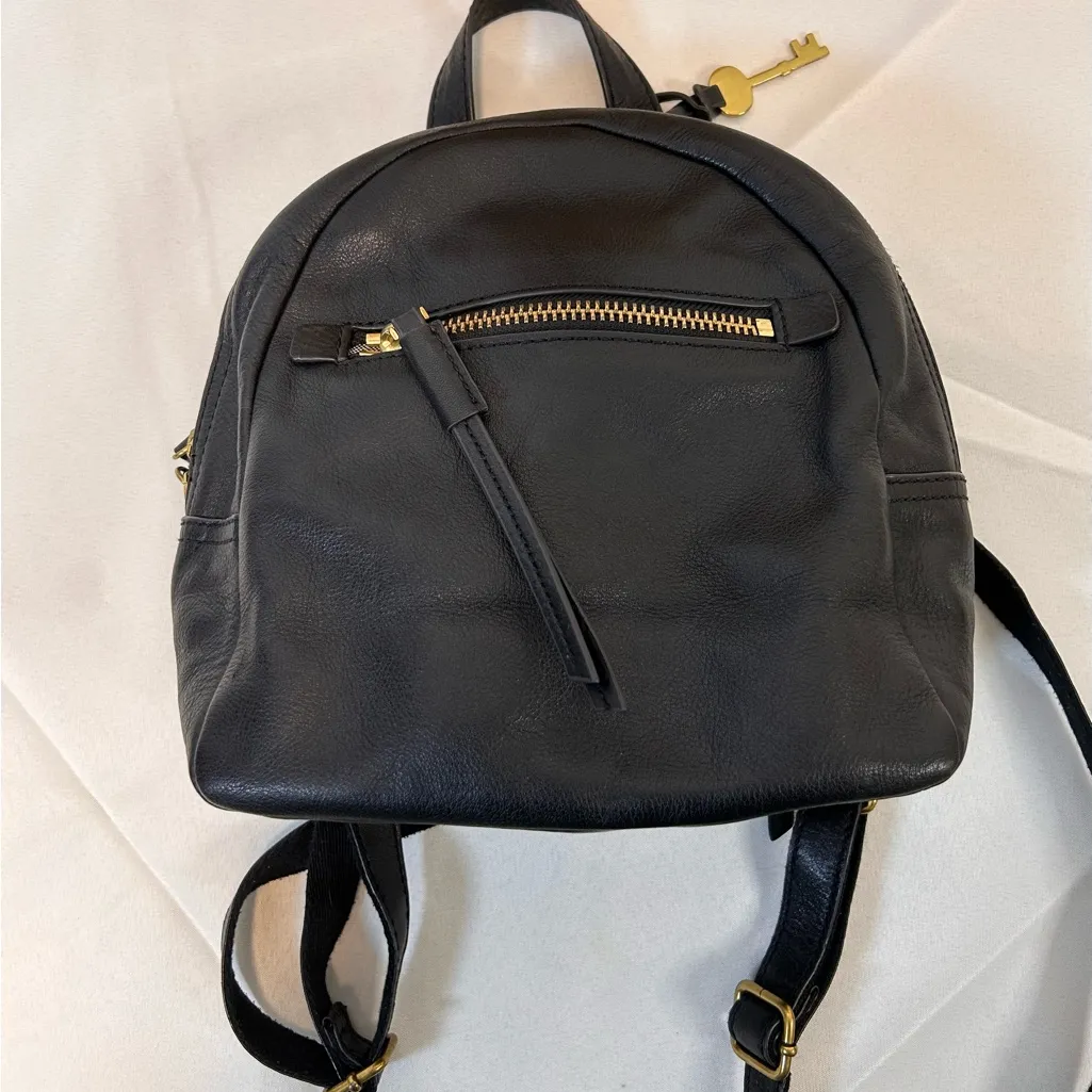 Fossil Megan Small Black Leather Backpack Adjustable Straps Brass Tone Key Charm - Image 3