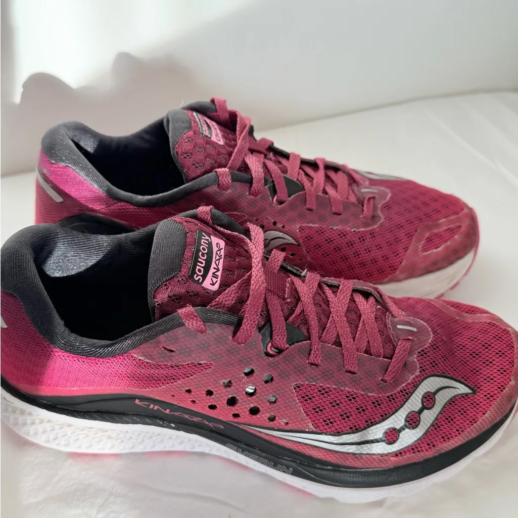 Saucony Kinvara 8 Women’s Running Shoes Size9 Pink Black EVERUN Cushion Trainers - Image 2