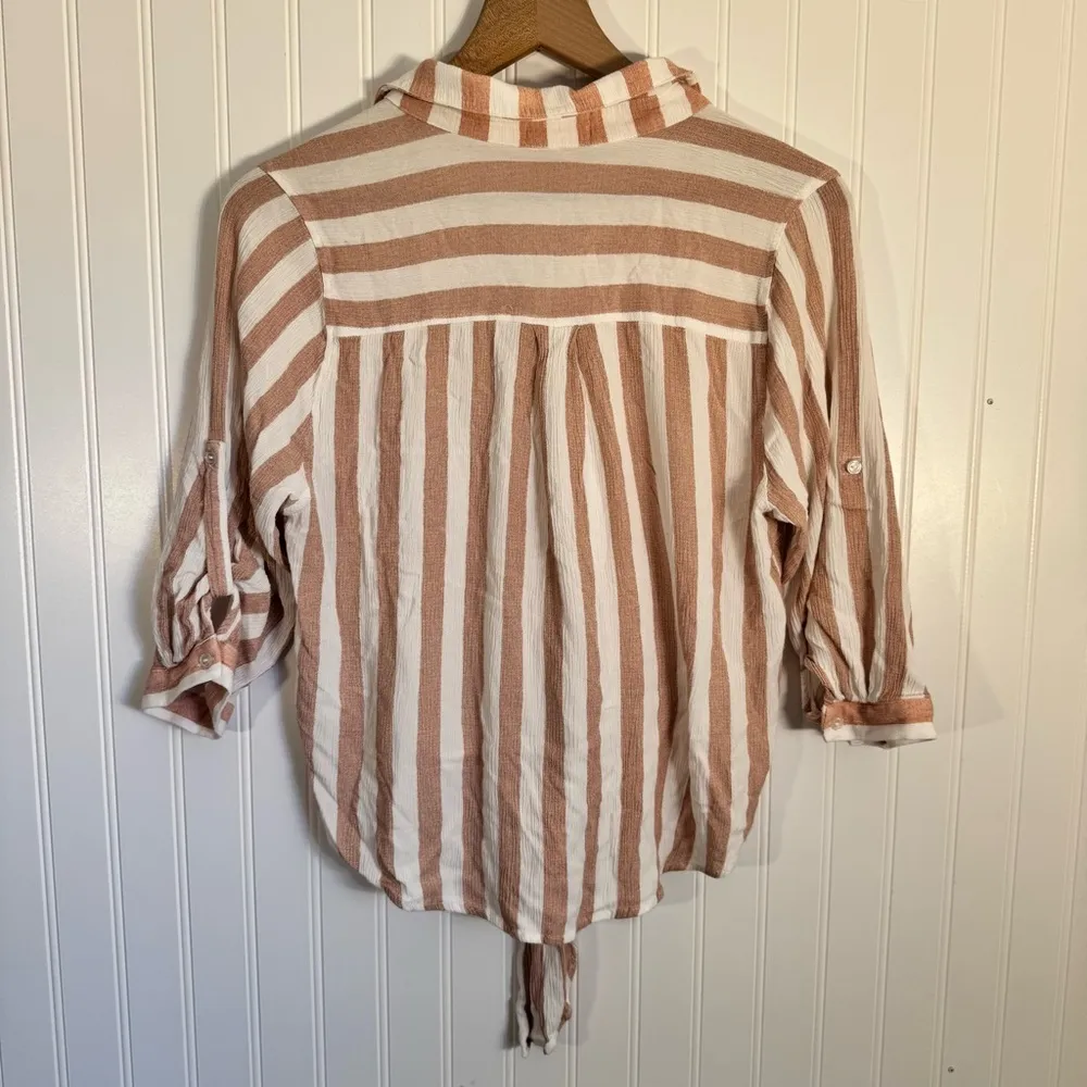 VIXBE Striped Dusty Pink/White Tie Front Button Up Cropped Shirt Size Medium Pink - Image 8