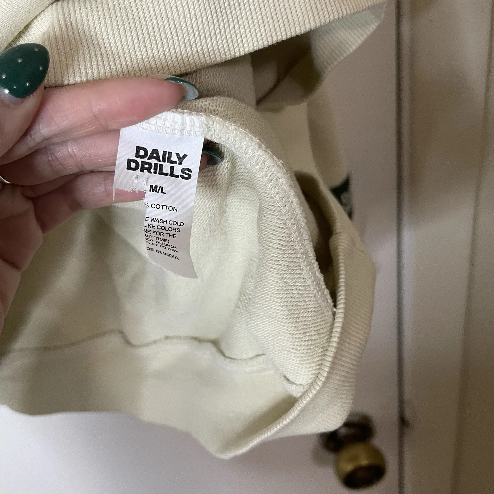 Daily Drills tan Oversized crew neck sweatshirt pullover size Med/Large - Image 4