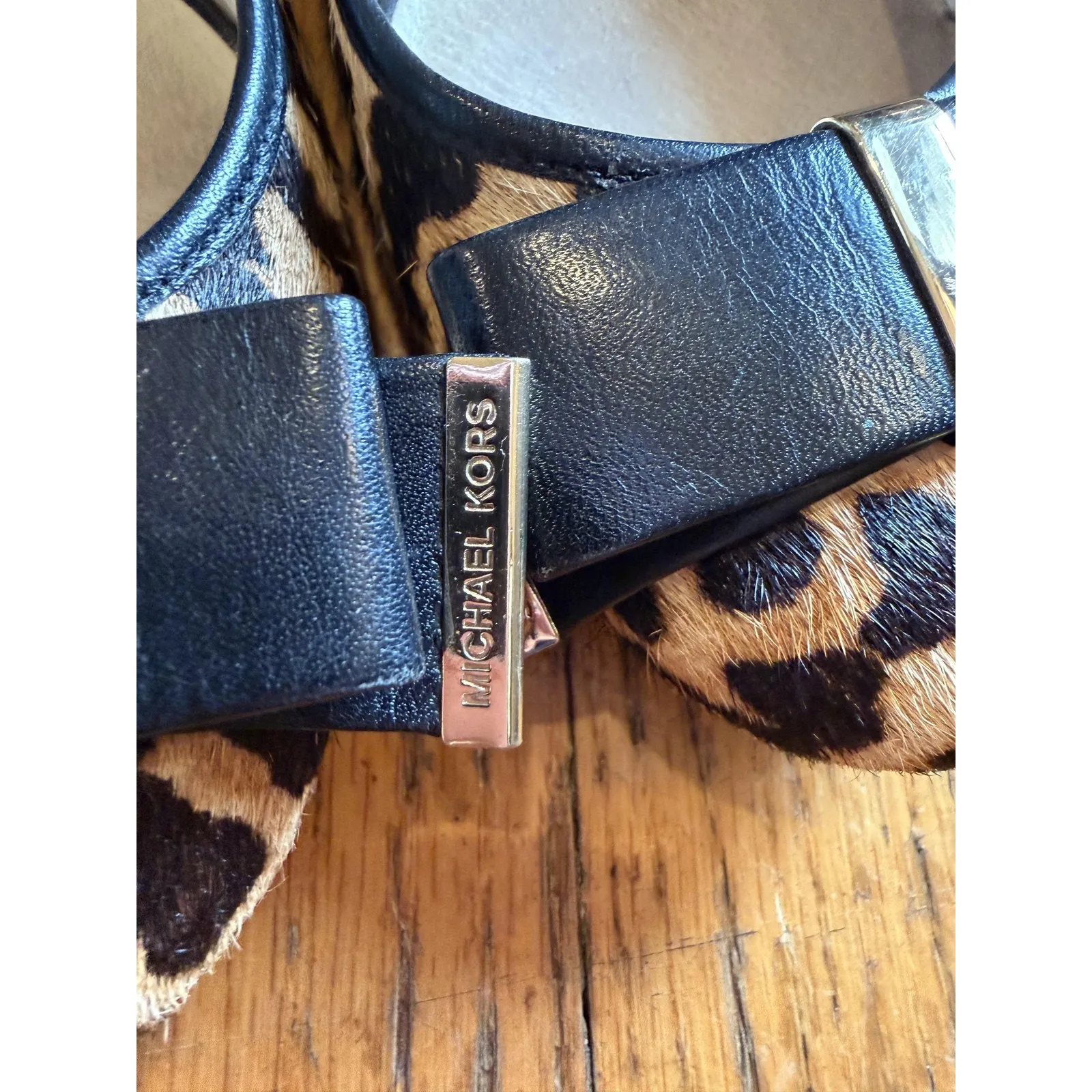 Michael Kors Shoes Womens Size 7.5 Leopard Calf Hair Bow Block Heel Pumps - Image 2