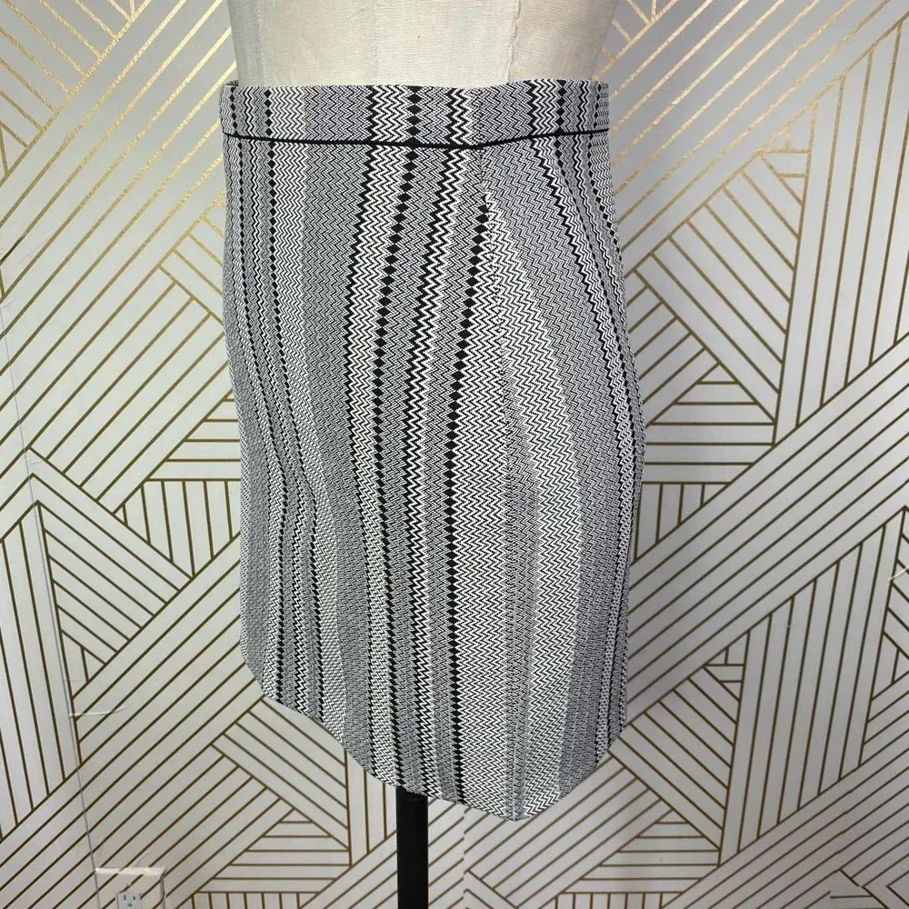Theory Nellida Zig-Zag Stripe Mini‎ Knit Skirt in Black & Cream Size US Small - Image 7